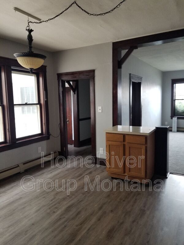 Building Photo - 536 S 3rd St W