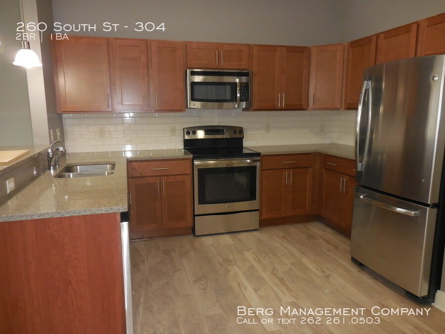 Beautiful Downtown Highrise Apartment Room for Rent in Waukesha, WI