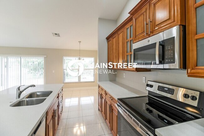 Foto del edificio - 3 Bedroom Pet-Friendly Home in LEHIGH ACRES, FL with Main Street Renewal