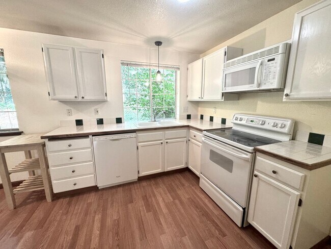Foto del edificio - Prime Gig Harbor Location – Modern 2-Bedro...