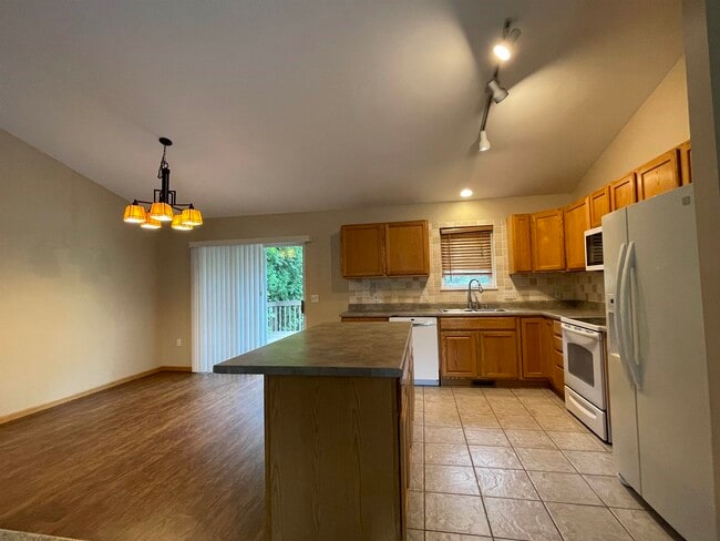 Building Photo - 6442 Urich Terrace