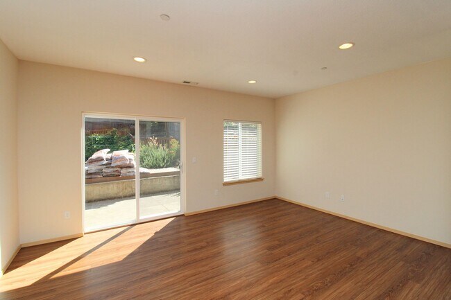 Foto del edificio - 15808 SW Division St