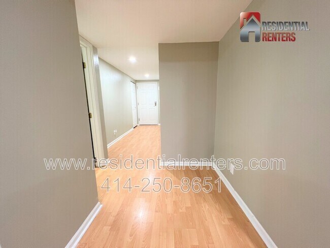 Foto del edificio - 270 E Highland Ave