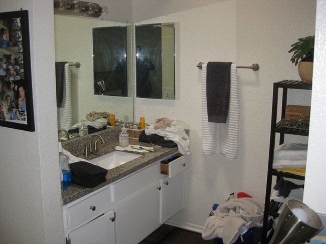 Interior Photo - 11311 Huston St