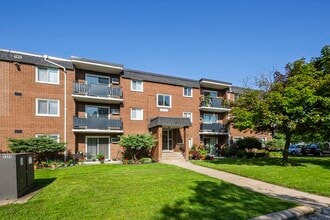Building Photo - Maple Glen Apartments