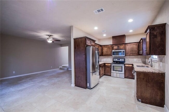 Building Photo - 410 W Dittmar Rd