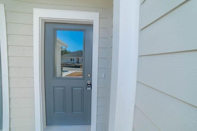 Building Photo - Beautiful 3-Bedroom Townhome in Sought-After Waterways Community