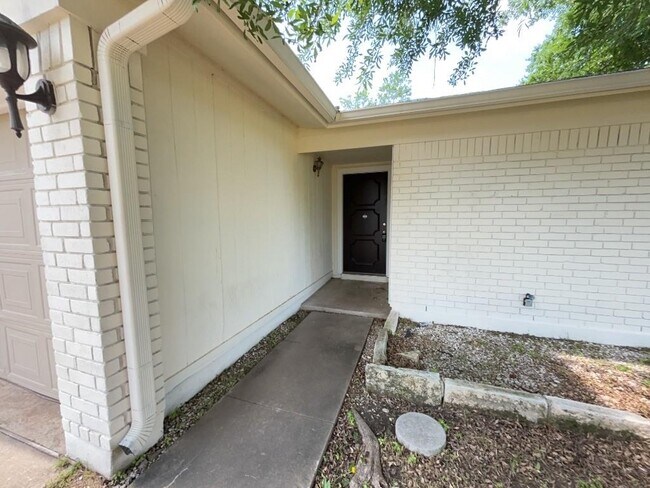 Building Photo - 1403 Wroxton Way