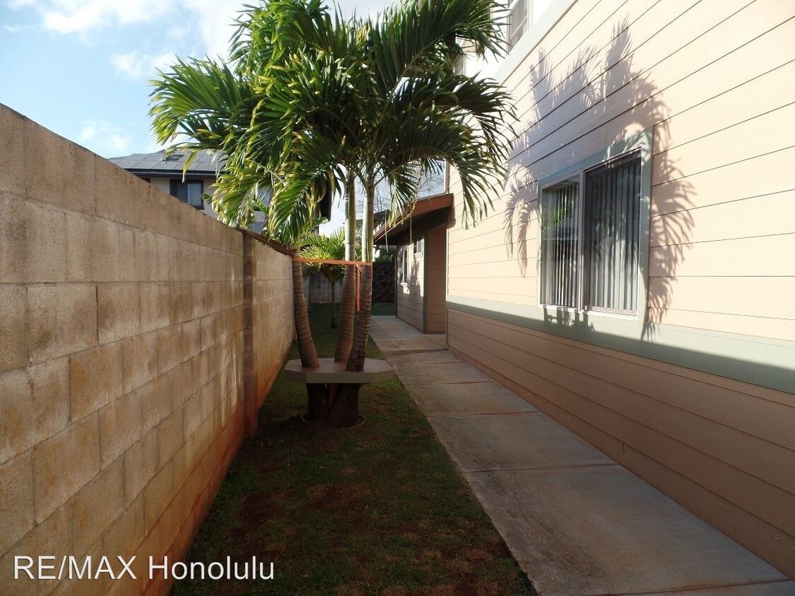 Primary Photo - 3 br, 1 bath House - 95-1070 Keni St.