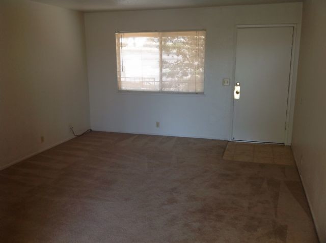 Foto del edificio - Triplex For Rent in Manteca