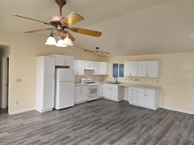 Foto del edificio - Pet-friendly 3-bedroom Eureka home