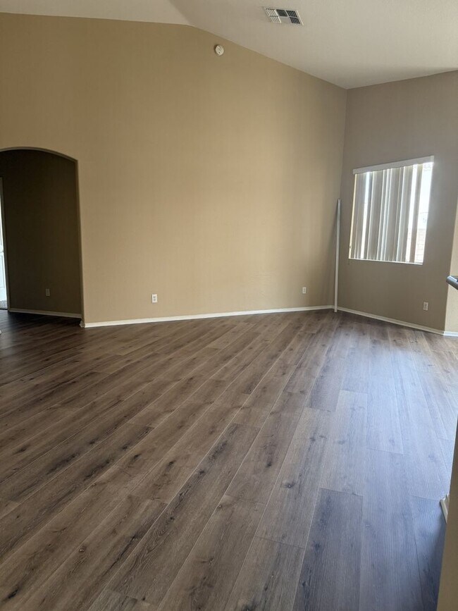 Foto del edificio - Large-4 bedrooms plus Den in Mesa