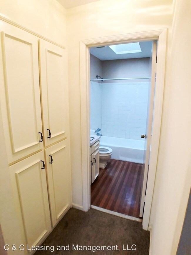 Building Photo - 3 br, 1.5 bath House - 6124 Stone Way Drive