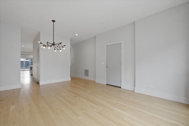 Foto del edificio - 3049 N Clybourn Ave