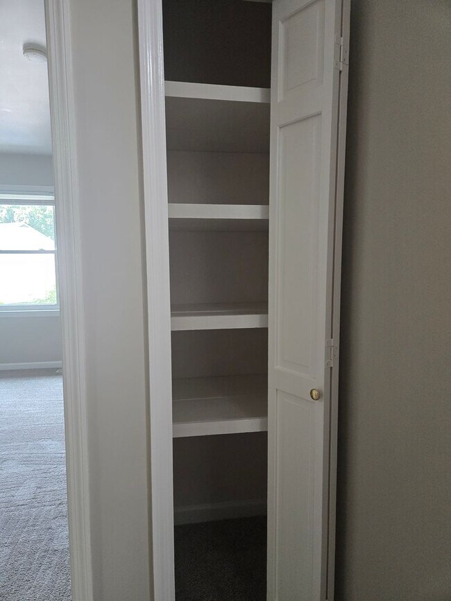 Foto del edificio - Spacious Townhome with Fully Fenced Privat...