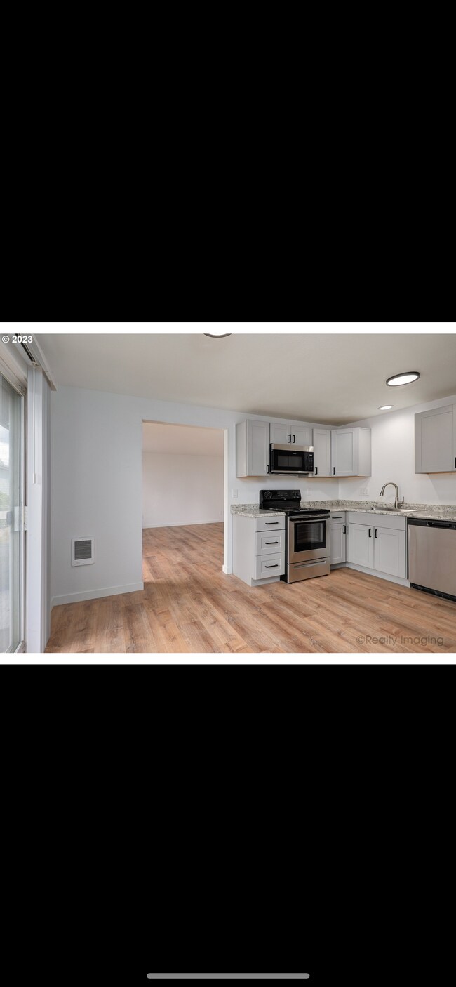 Building Photo - 3014 Drummond Ave