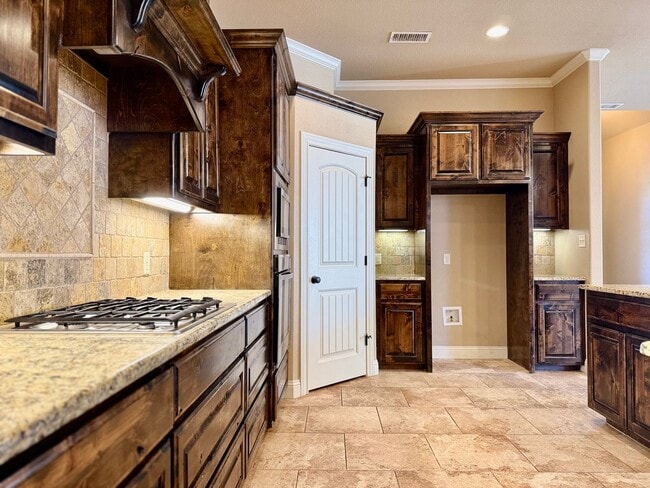 Building Photo - House For Rent