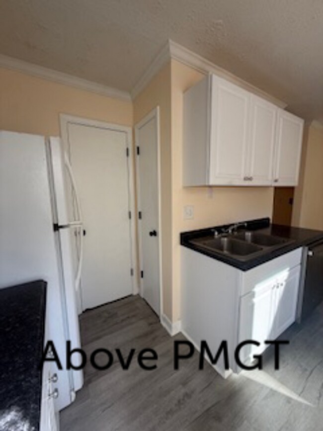 Foto del edificio - E Blackstock Rd-11