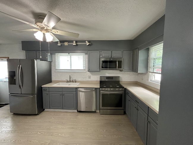 Building Photo - 1162 Belleview Dr