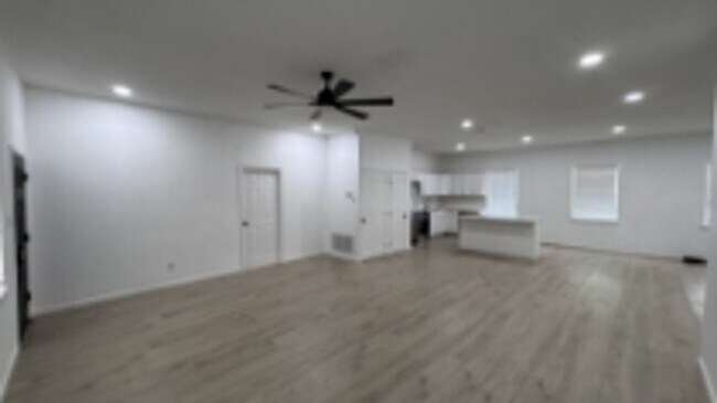 Foto del edificio - 200 N Church