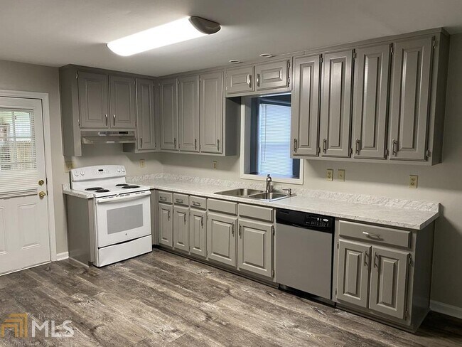 Building Photo - 1610 Rose Garden Ln