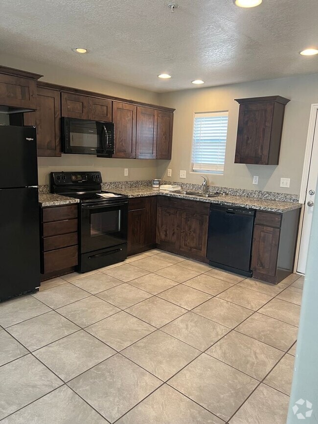 Building Photo - 305 Cheyenne Dr