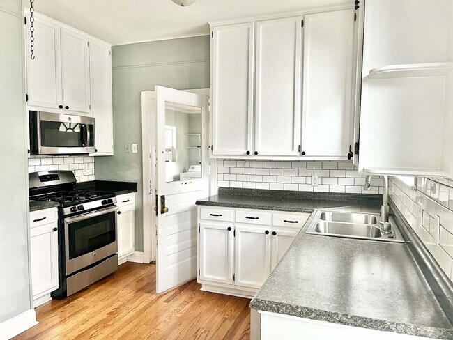 Foto del edificio - 3924 Capital Heights Ave