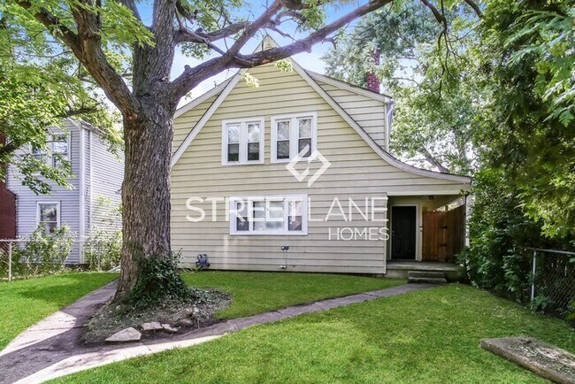 Building Photo - REDUCED PRICE!! Beautiful 3 Bedroom Home i...