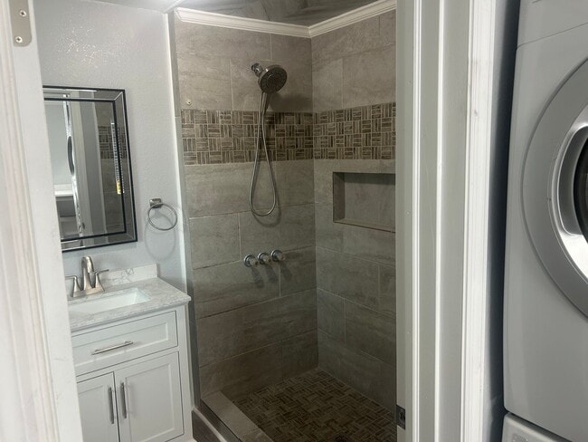 Photo - Remodeled North Hyde Park Bungalow House