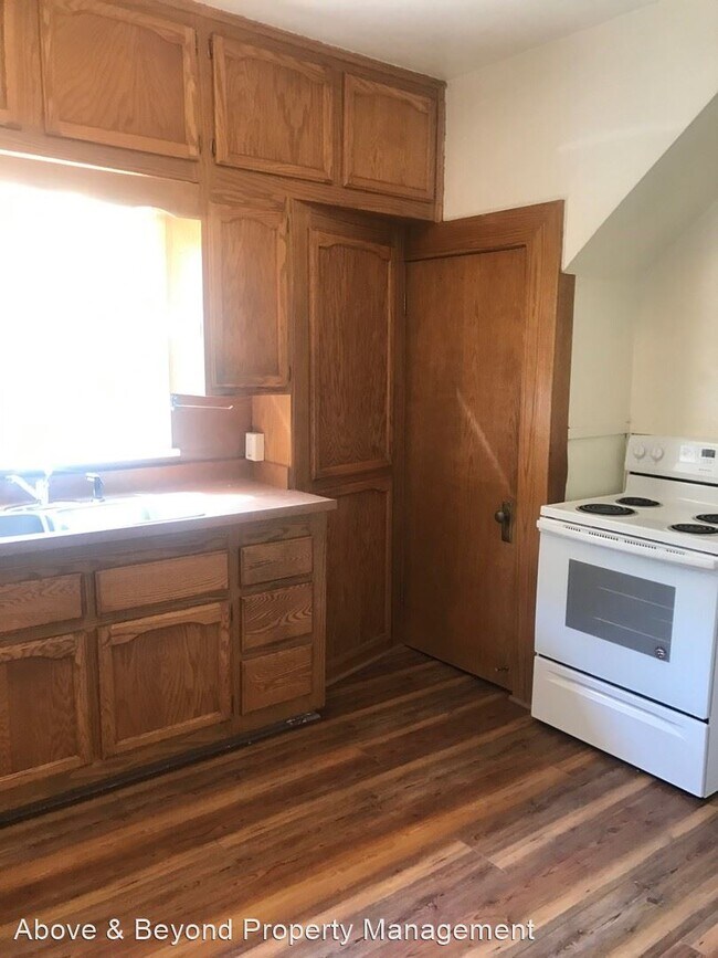 Building Photo - 3 br, 2 bath House - 220 S 8th