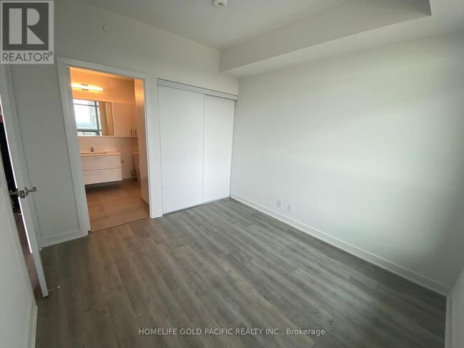 Building Photo - 50 Upper Mall Wy