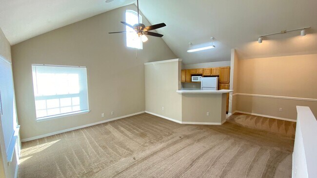 Building Photo - 2 Bedroom 2 Bath in Hamptons at Metrowest!