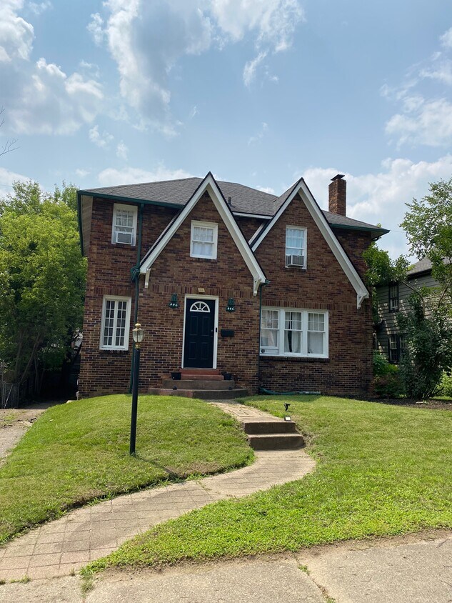 446 W Iroquois Rd, Pontiac, MI 48341 House Rental in Pontiac, MI