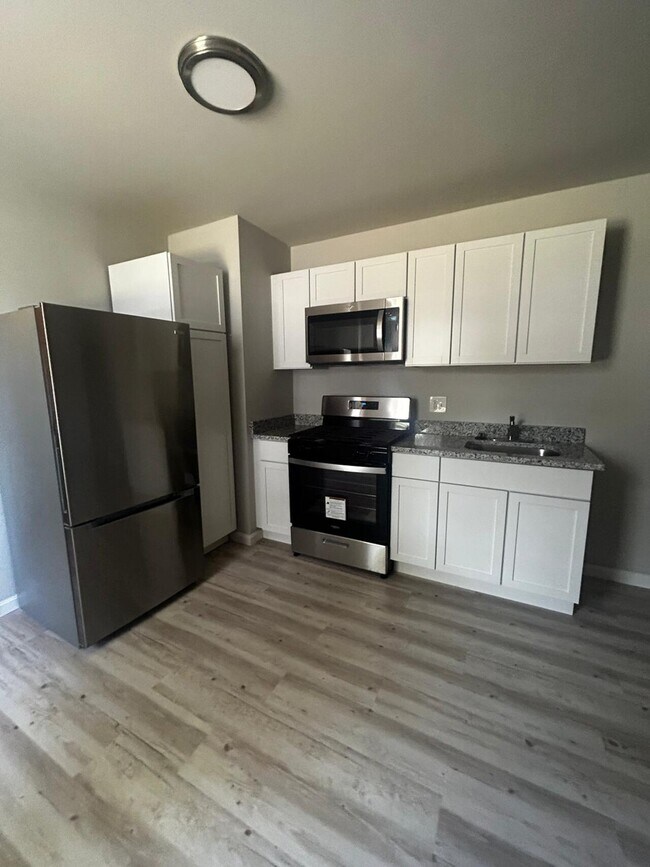 Building Photo - 3932 Pennington Avenue