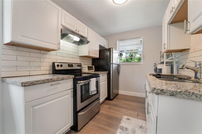 Foto del edificio - 6198 SW 63rd St