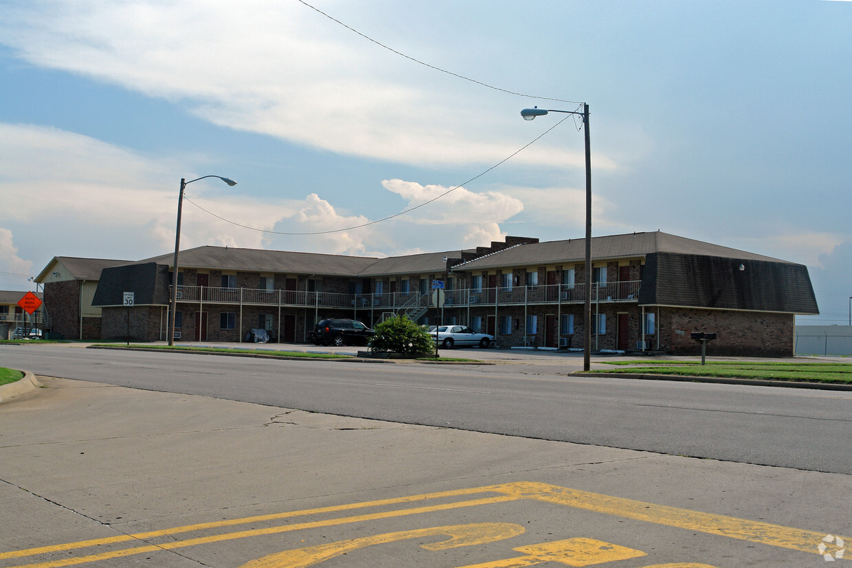 Primary Photo - Willow Pointe Apartments