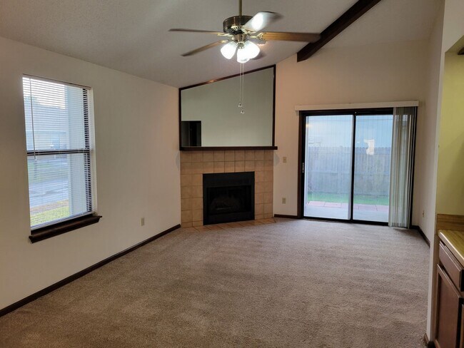 Building Photo - $1250 - 2/2 -Jefferson Square has received...