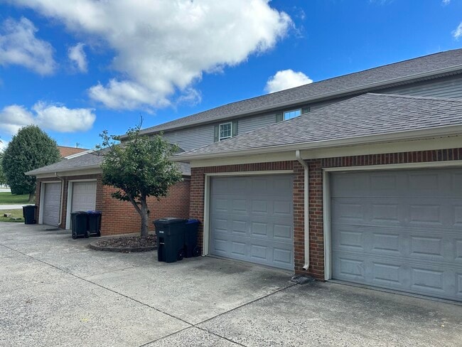 Building Photo - 2003 River Ridge Rd