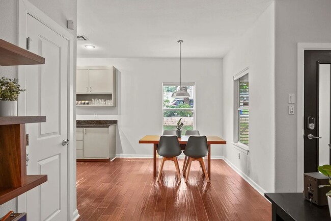 Building Photo - 2111 E 8th St