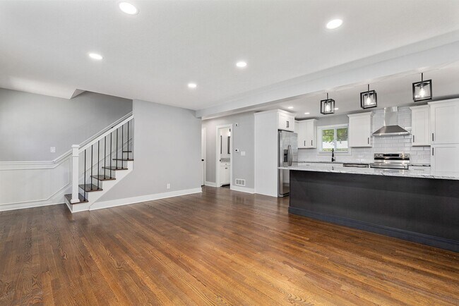 Building Photo - 7615 W 95th Terrace