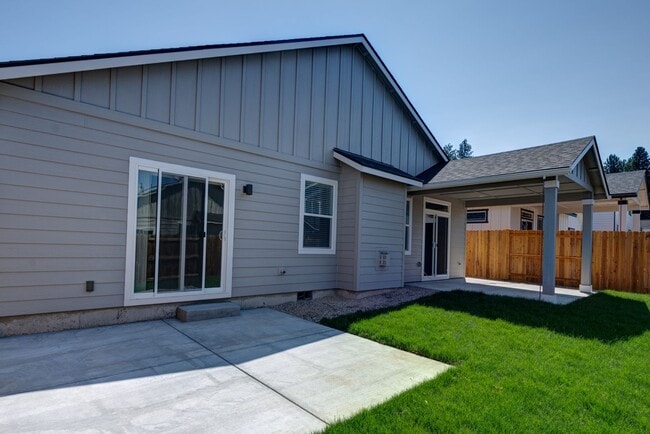 Building Photo - 20460 SE Senden Ln