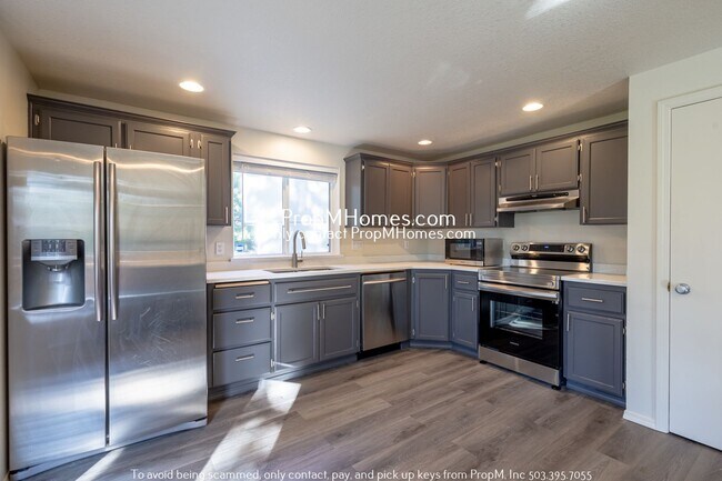Building Photo - Awesome Four Bedroom Home In NE Hillsboro!...