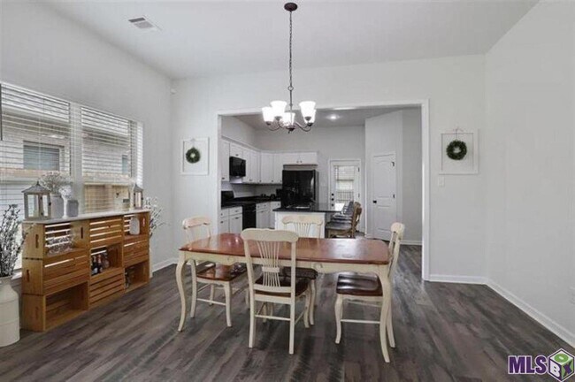 Foto del edificio - 4 Bedroom Home in Hunters Trace