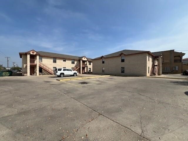 Primary Photo - 1502 E San Pedro St