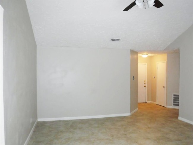 Building Photo - 11614 Welshpool Glen Dr