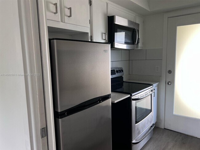 Foto del edificio - 1350 E Sample Rd