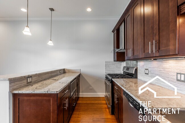 Foto del edificio - 1533 W Warren Blvd