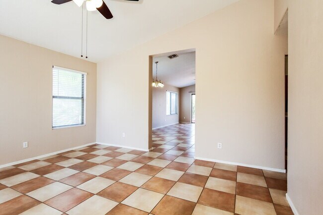 Foto del edificio - 8621 W Mission Ln