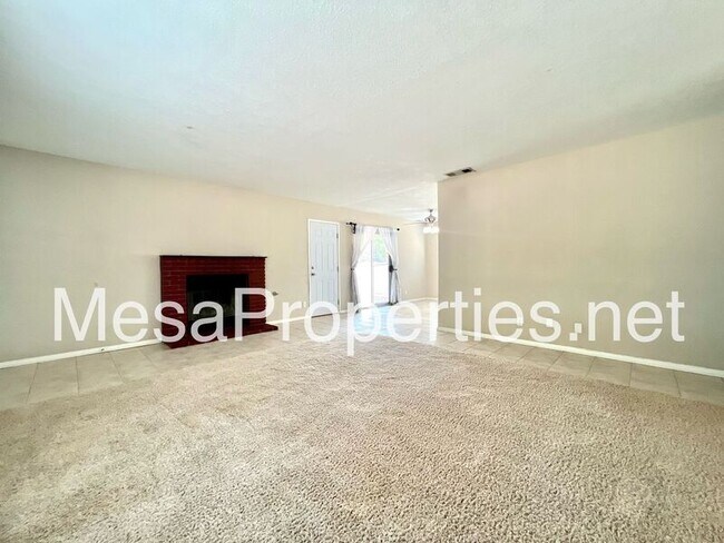 Building Photo - 15985 Llano Ln