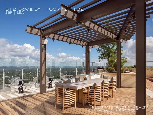 Building Photo - Rooftop Pool Overlooks Heart Of Austin